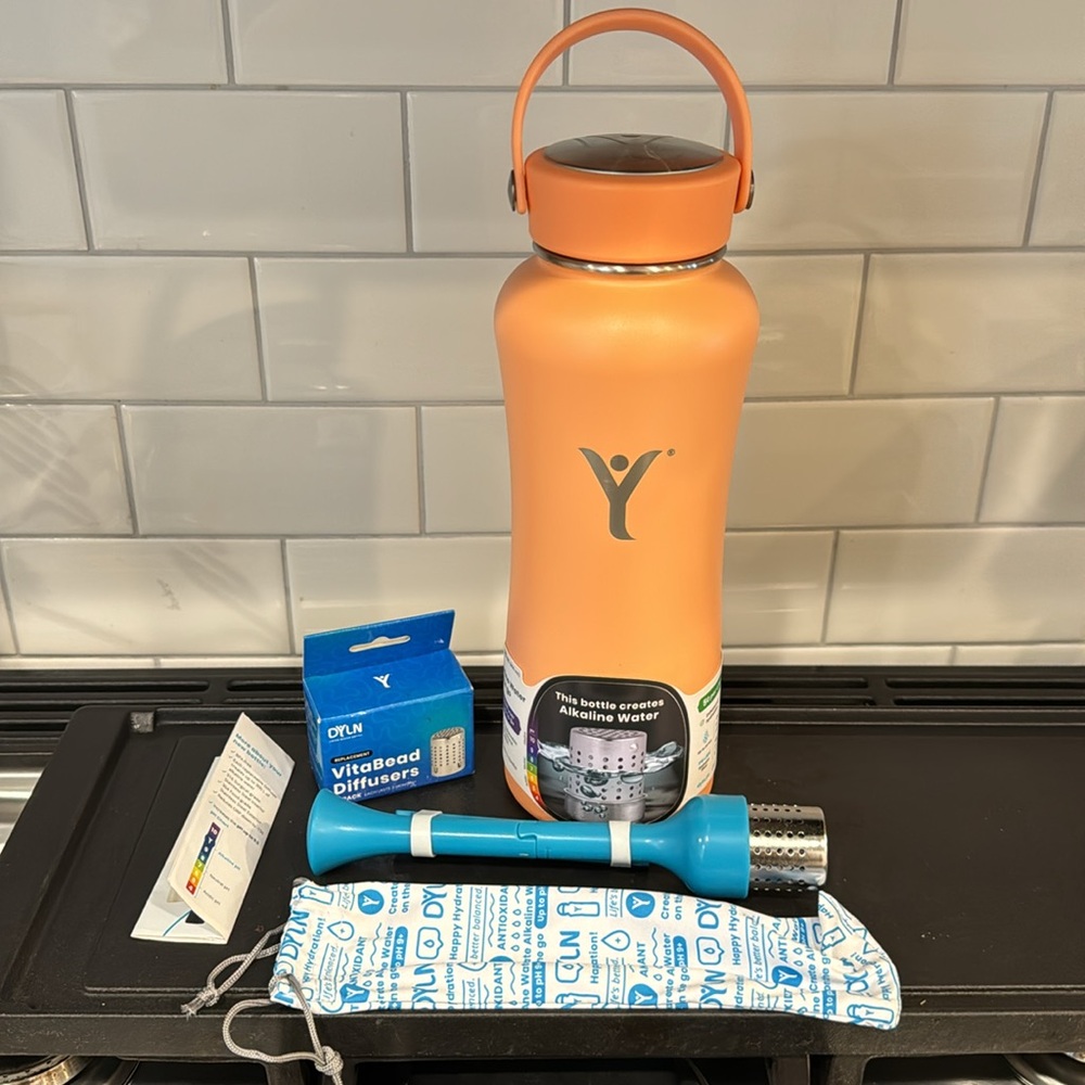 Brand new DYLN alkaline stainless steel water bottle - 32oz + replacement filter